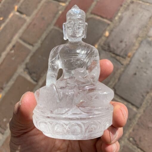 Buddha seated, in clear Quartz 'lined chest' (260gr)