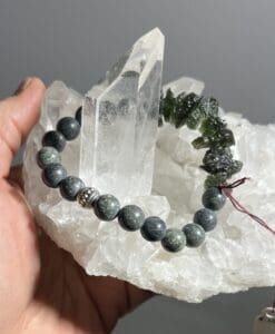 Moldavite bracelet (rough) 11-chip with Serpentine healing crystal